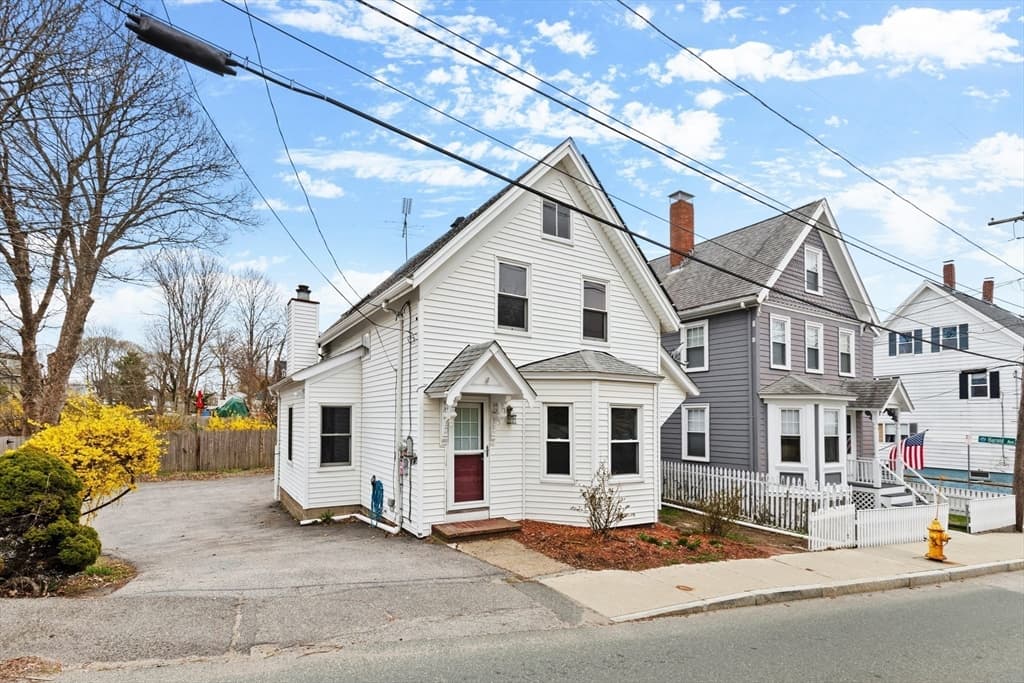 105 Centennial Ave, Gloucester MA 01930
