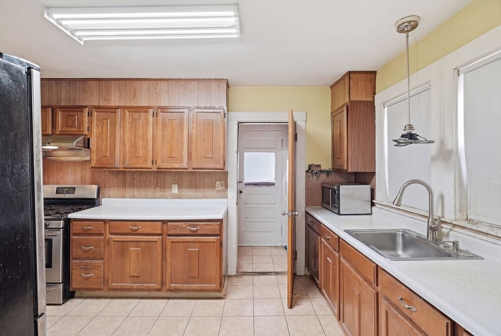 2 Family - 2 Units Up/Down at 85-87 Wolcott St, Malden MA 02148, photo 16 of 31
