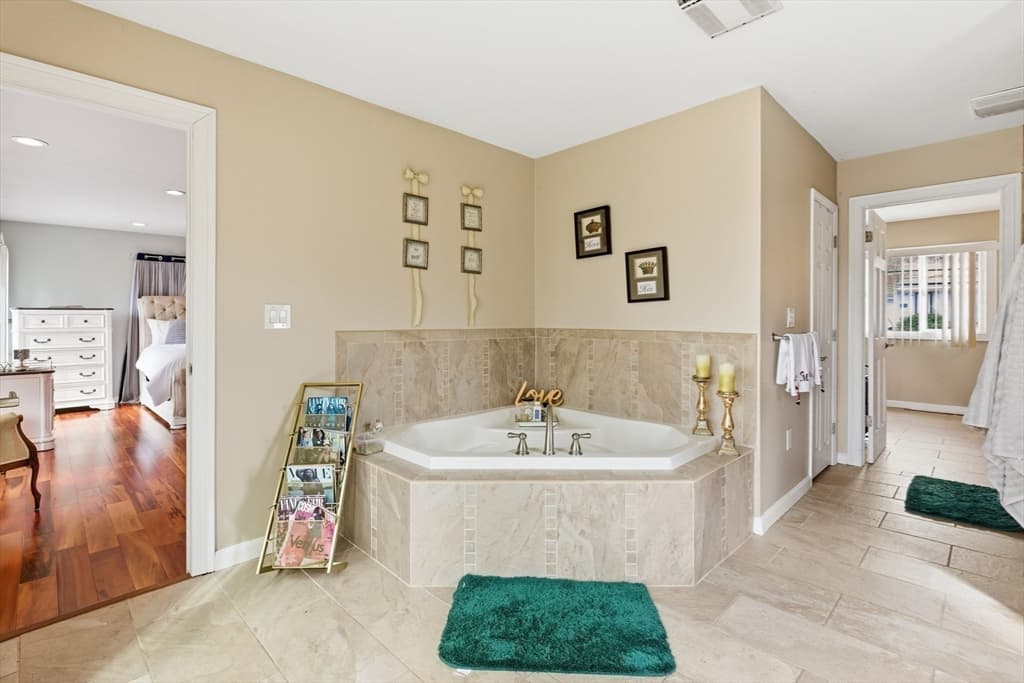 Single Family Residence at 407 Mower Street, Worcester MA 01602, photo 8 of 20