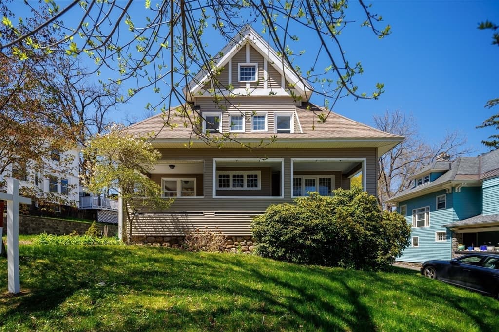 4 Chamberlain Pkwy, Worcester MA 01602