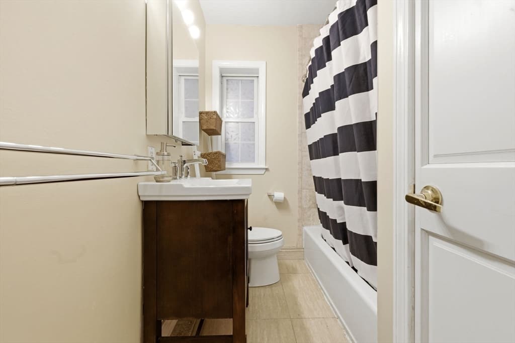 Condominium at 27-29 Commonwealth # 1, Newton MA 02467, Newton, photo 13 of 18