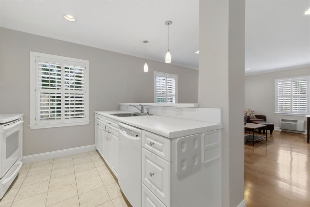 Condominium at 27-29 Commonwealth # 1, Newton MA 02467, Newton, photo 4 of 18
