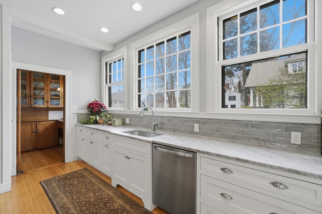 Single Family Residence at 372 Main St, Amesbury MA 01913, Amesbury, photo 5 of 42
