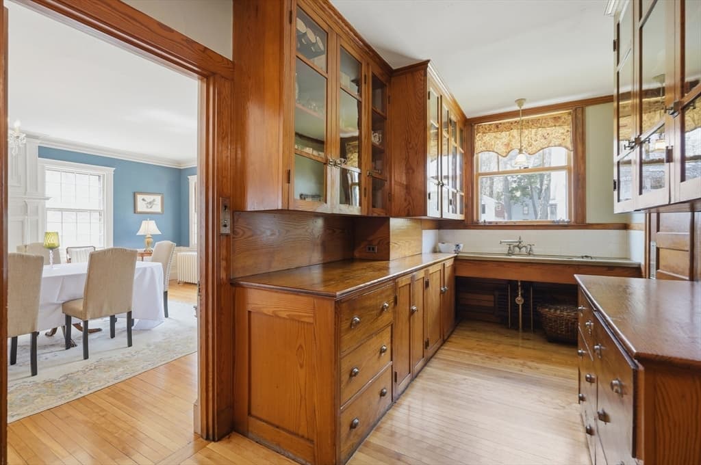 Single Family Residence at 372 Main St, Amesbury MA 01913, Amesbury, photo 9 of 42