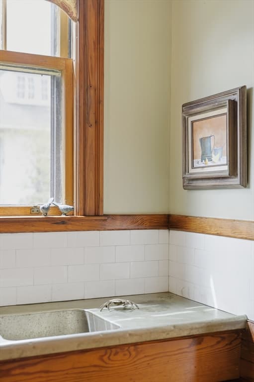 Single Family Residence at 372 Main St, Amesbury MA 01913, Amesbury, photo 10 of 42