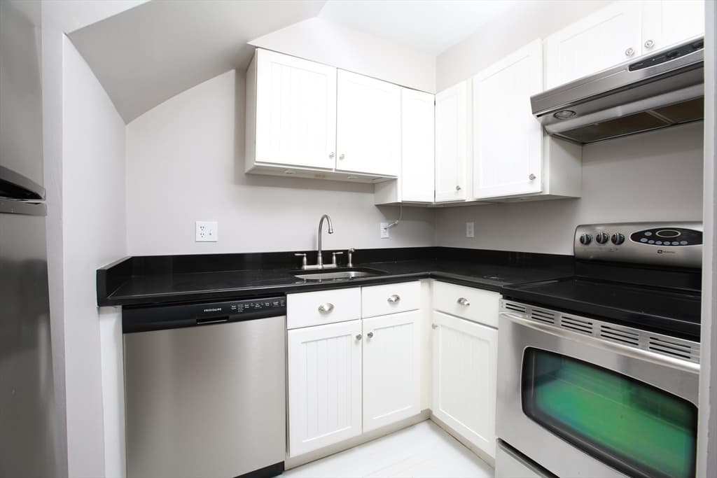 Condominium at 12 Claremont Park # 3, Boston MA 02118, photo 4 of 10