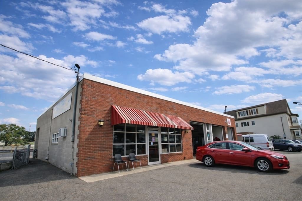 284 S Broadway, Lawrence MA 01843