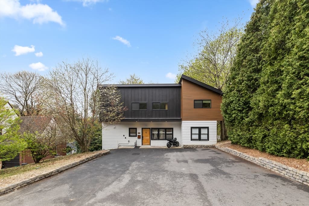 335 Salisbury St, Worcester MA 01609
