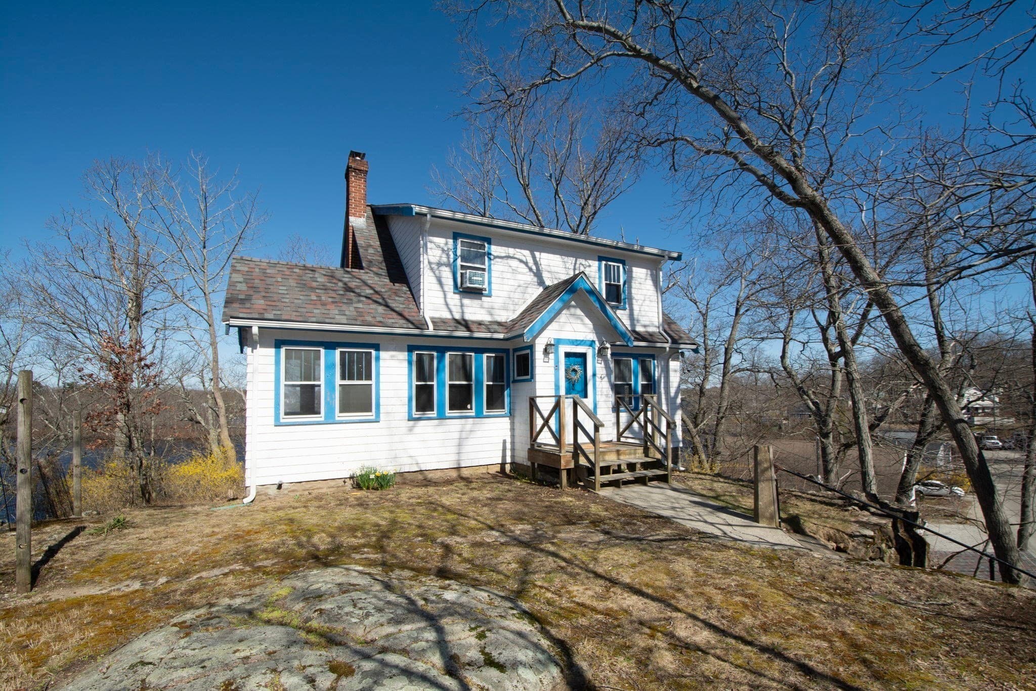 Single Family Residence at 86 Westminster Rd, Weymouth MA 02189, photo 3 of 19