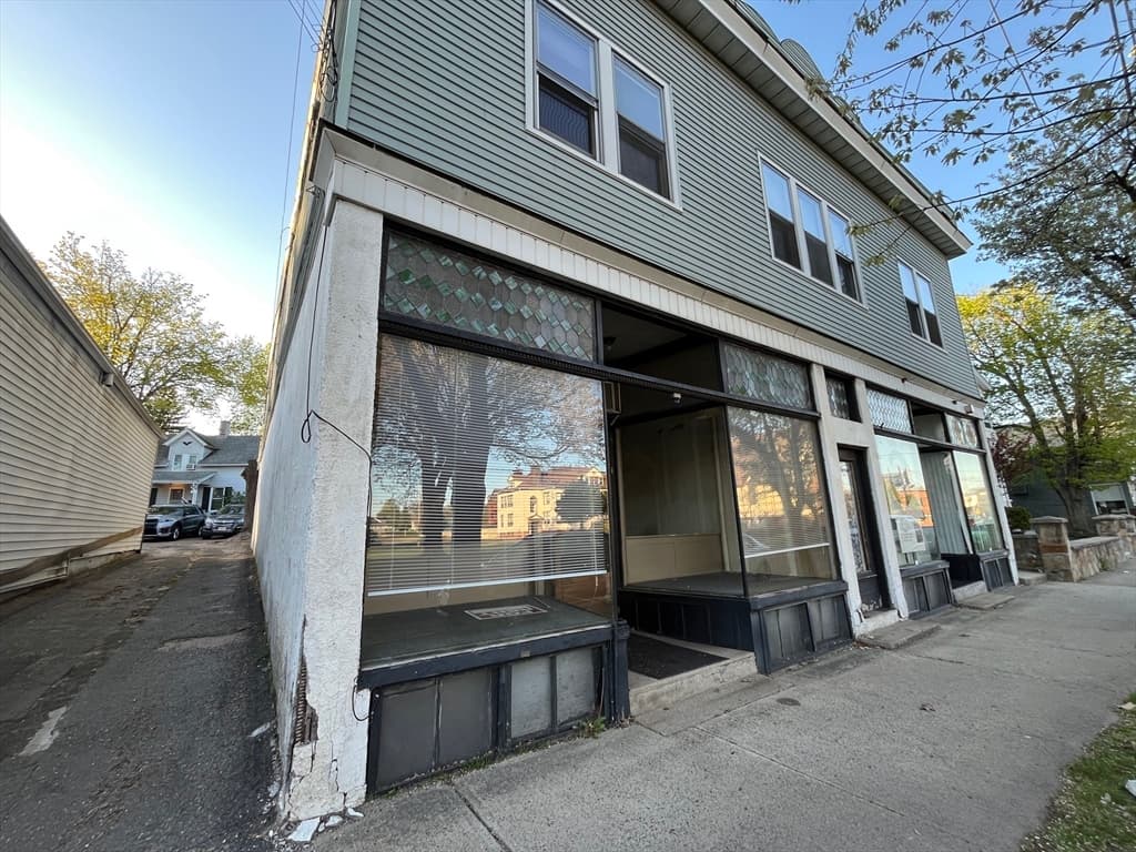 26-28 Parker St, Springfield MA 01151