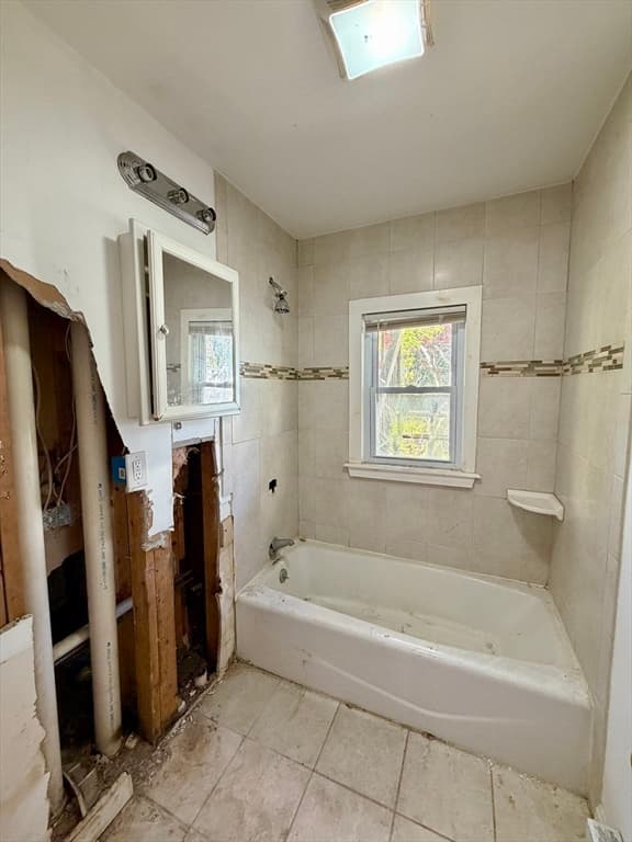 3 Family at 8 Leeds St, Boston MA 02127, Boston, photo 6 of 17