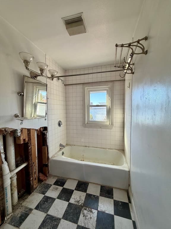 3 Family at 8 Leeds St, Boston MA 02127, Boston, photo 16 of 17