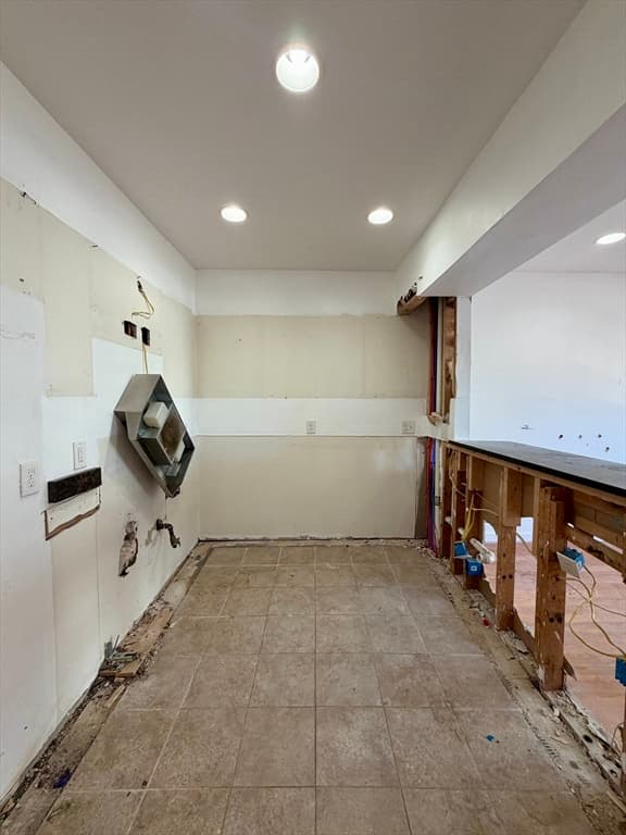 3 Family at 8 Leeds St, Boston MA 02127, Boston, photo 5 of 17