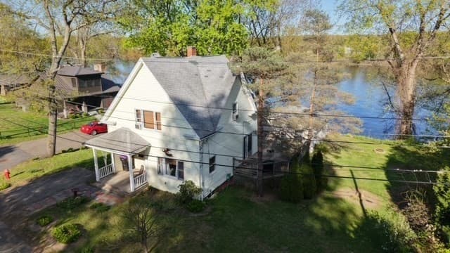 2 Oscar St, Holyoke MA 01040 photo 2