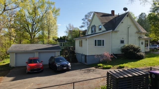 2 Oscar St, Holyoke MA 01040 photo 18