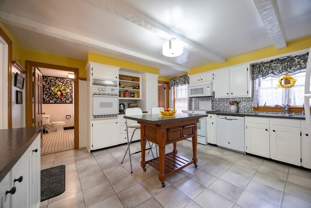 Single Family Residence at 2043 Wellington Street, Dighton MA 02715, photo 5 of 38