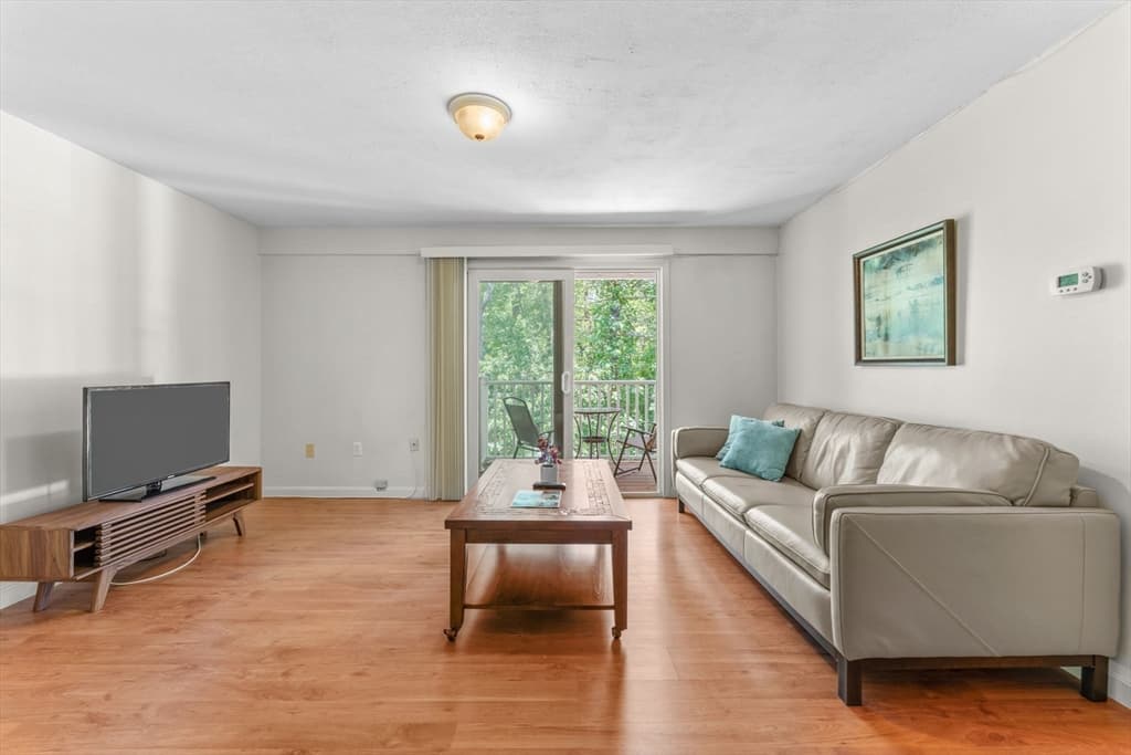 8 Post Oak Ln # 20, Natick MA 01760
