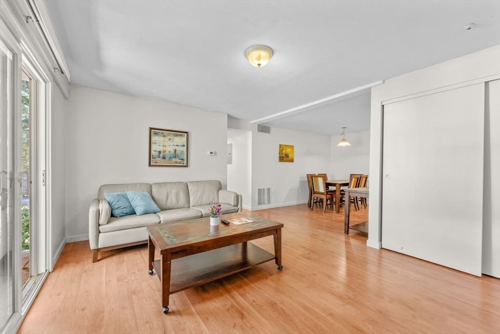 8 Post Oak Ln # 20, Natick MA 01760 photo 4