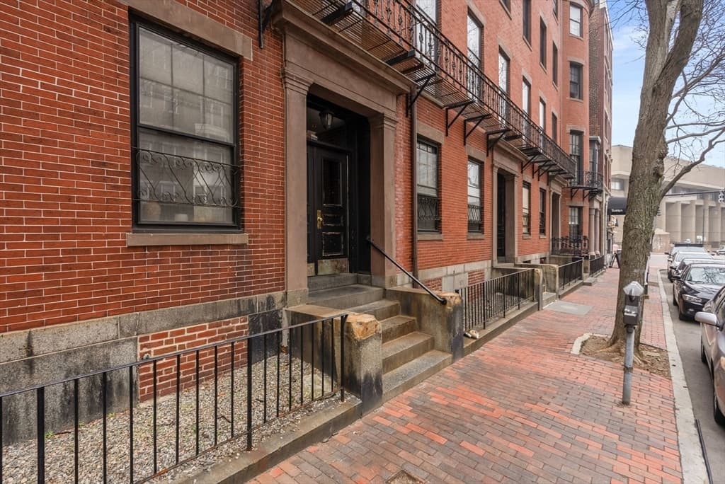 Condominium at 17 Bowdoin Street, Boston MA 02114, photo 23 of 29