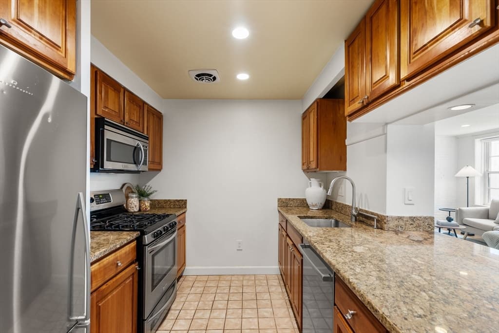 Condominium at 17 Bowdoin Street, Boston MA 02114, photo 13 of 29