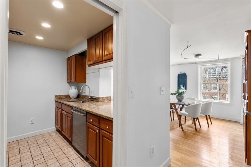 Condominium at 17 Bowdoin Street, Boston MA 02114, photo 12 of 29