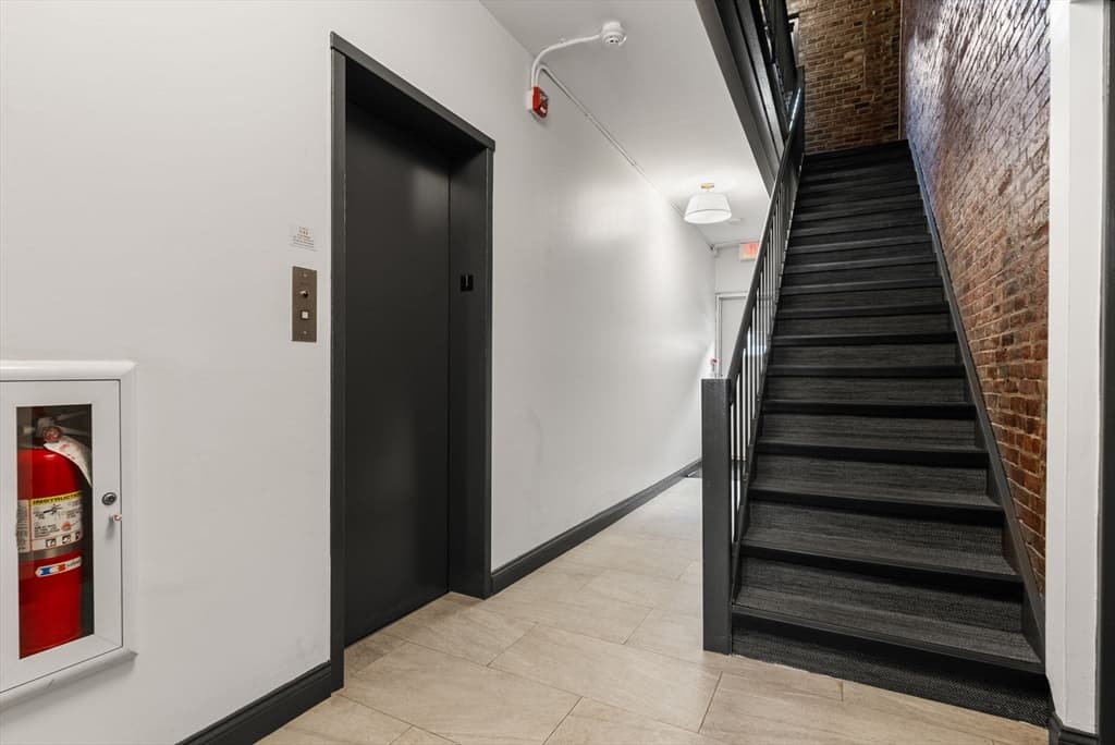 Condominium at 17 Bowdoin Street, Boston MA 02114, photo 26 of 29