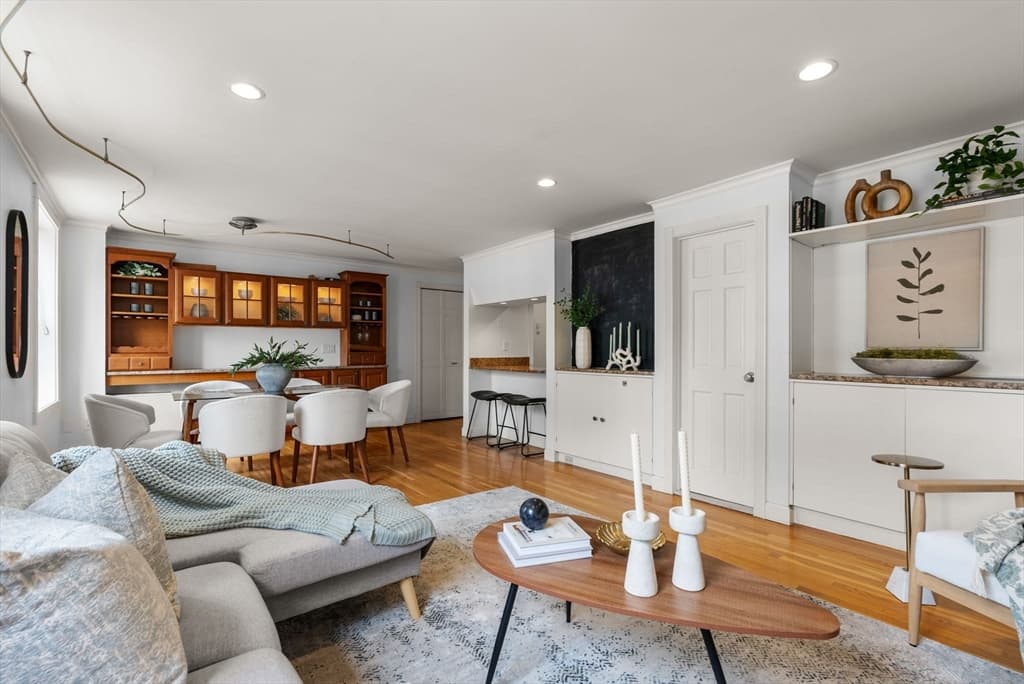Condominium at 17 Bowdoin Street, Boston MA 02114, photo 3 of 29