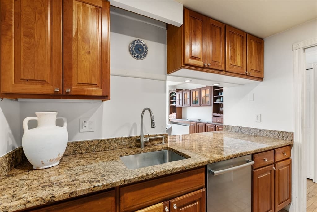 Condominium at 17 Bowdoin Street, Boston MA 02114, photo 14 of 29