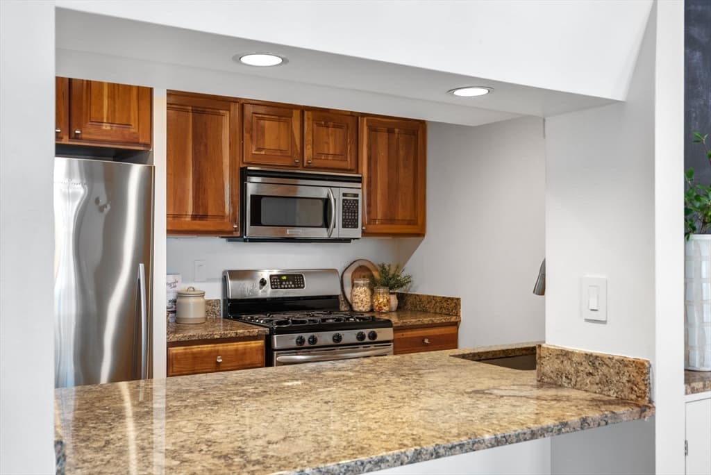 Condominium at 17 Bowdoin Street, Boston MA 02114, photo 11 of 29