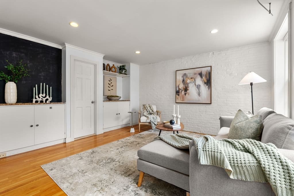 Condominium at 17 Bowdoin Street, Boston MA 02114, photo 4 of 29