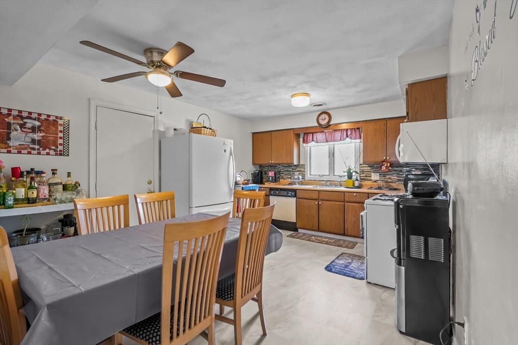Condominium at 50 Clark St # 11, Fall River MA 02720, photo 12 of 37