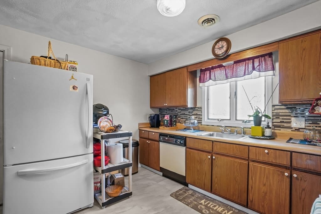 Condominium at 50 Clark St # 11, Fall River MA 02720, photo 14 of 37