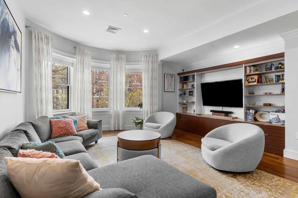 1471 Beacon St, Brookline MA 02446 photo 3
