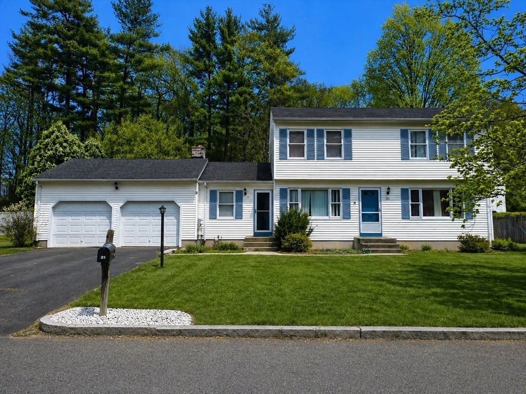 21 Ryan Cir, Springfield MA 01118