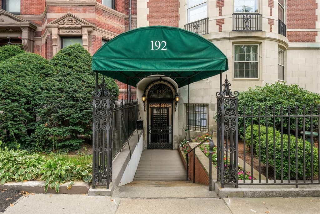 192 Commonwealth Ave # 2, Boston MA 02116 photo 22
