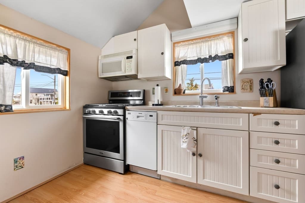 Single Family Residence at 1 Basin Front Dr, Newbury MA 01951, photo 21 of 41