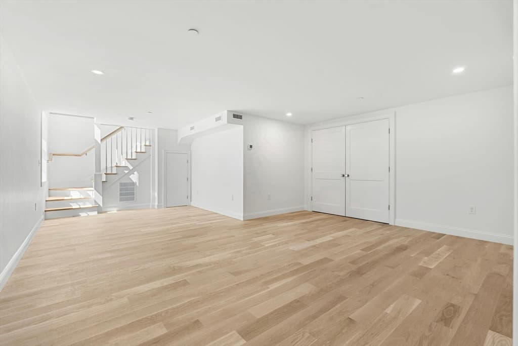 Condominium at 64 Pleasant Street # A, Marblehead MA 01945, Marblehead, photo 23 of 26