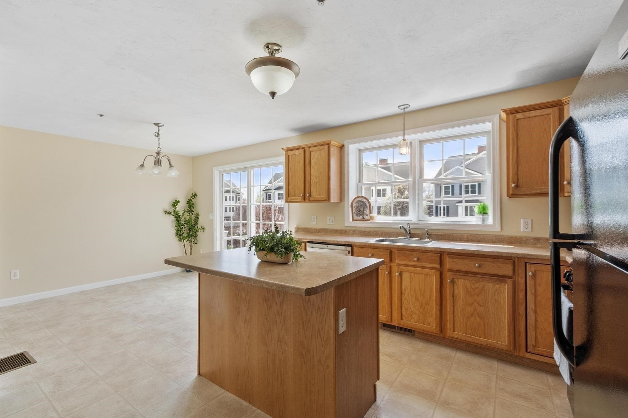 Condominium at 1975 Middlesex St # 33, Lowell MA 01851, photo 2 of 24
