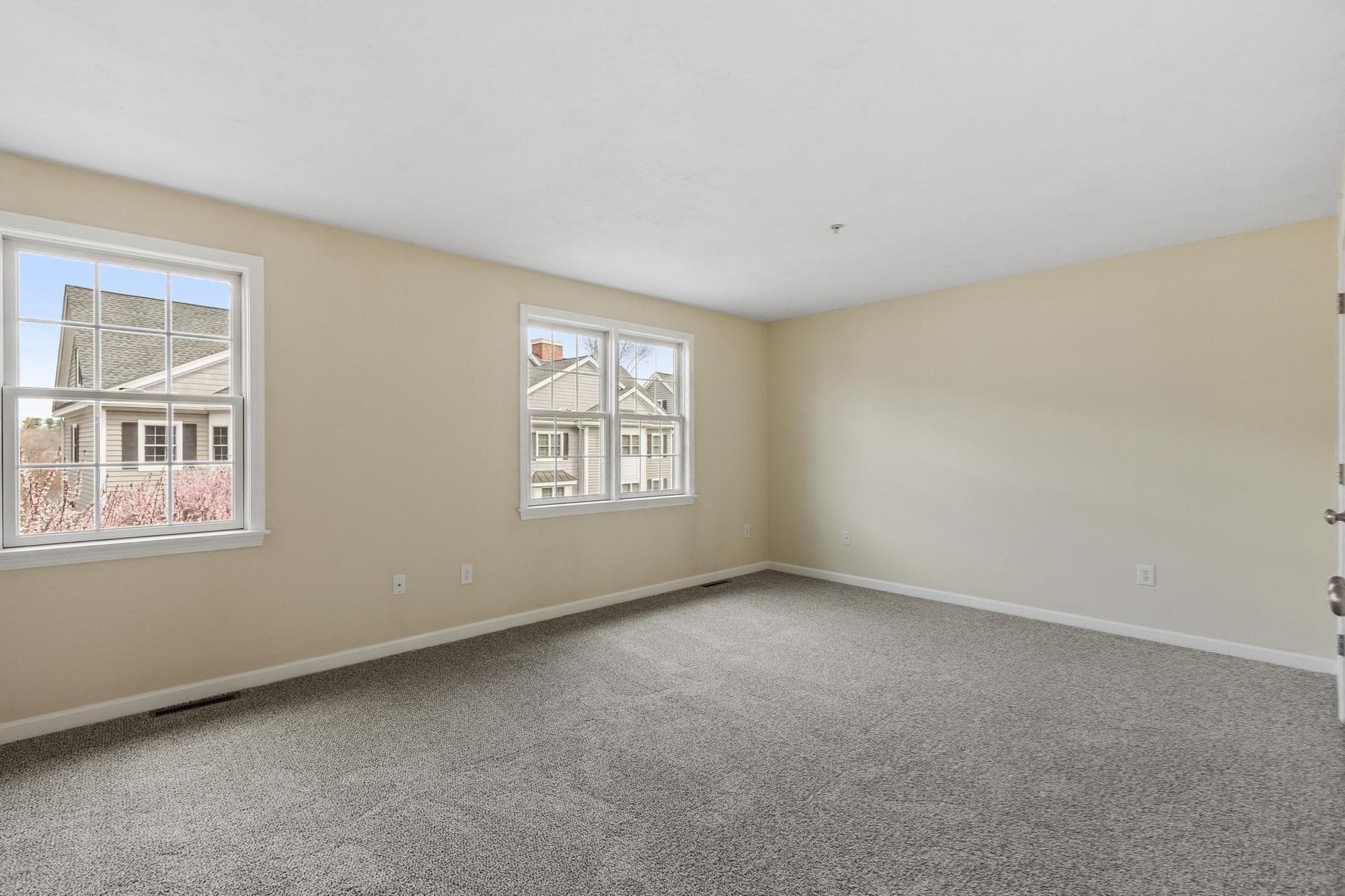 Condominium at 1975 Middlesex St # 33, Lowell MA 01851, photo 11 of 24
