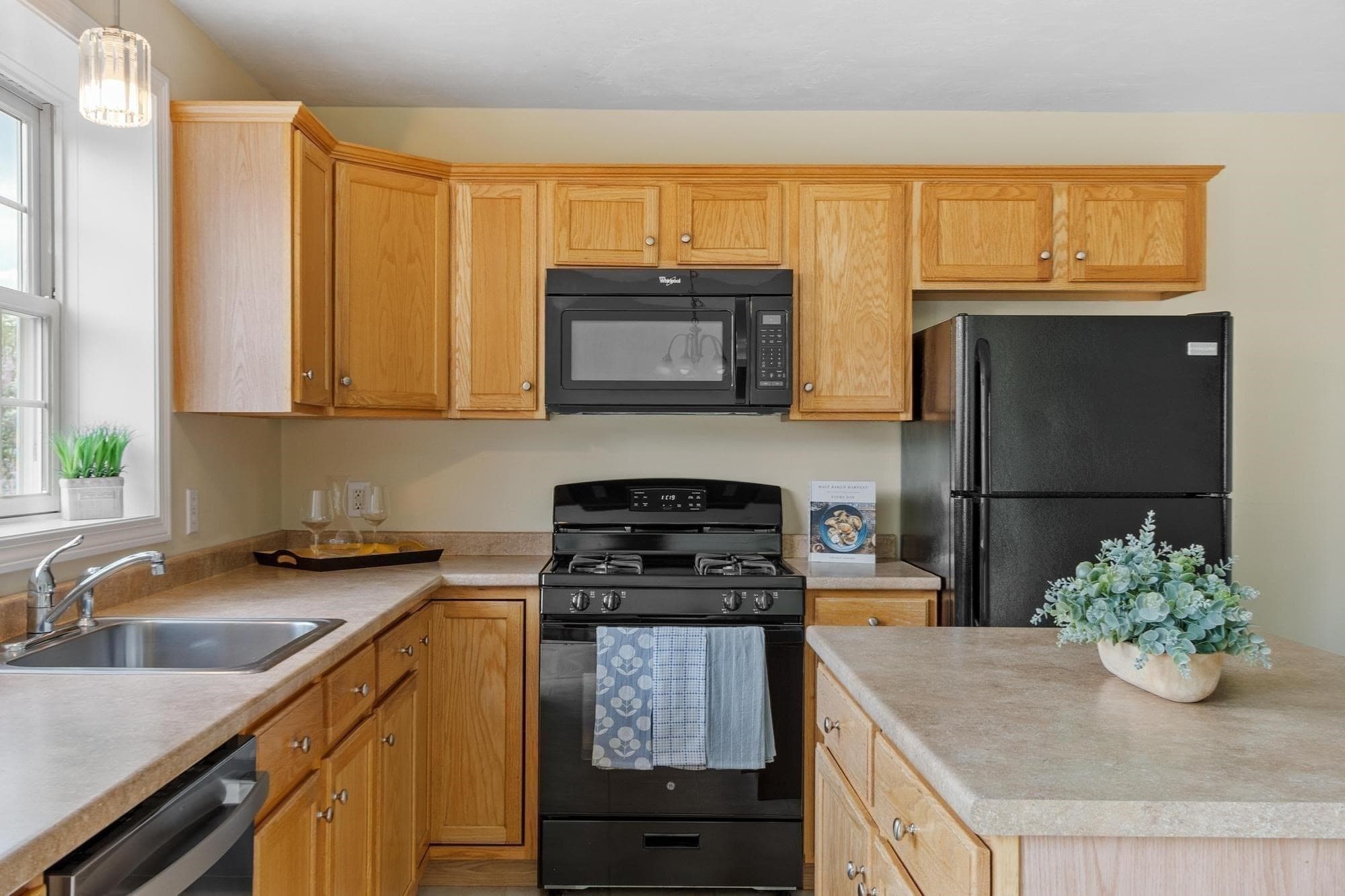 Condominium at 1975 Middlesex St # 33, Lowell MA 01851, photo 4 of 24