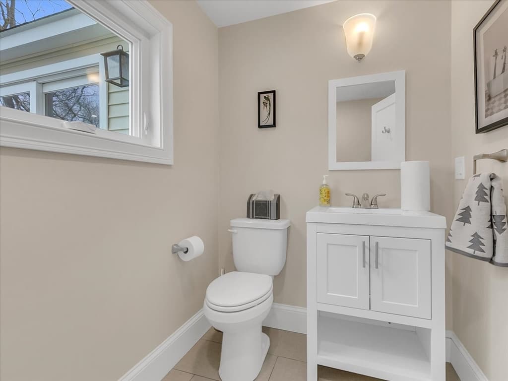 Single Family Residence at 2031 Commonwealth Ave, Newton MA 02466, photo 7 of 19