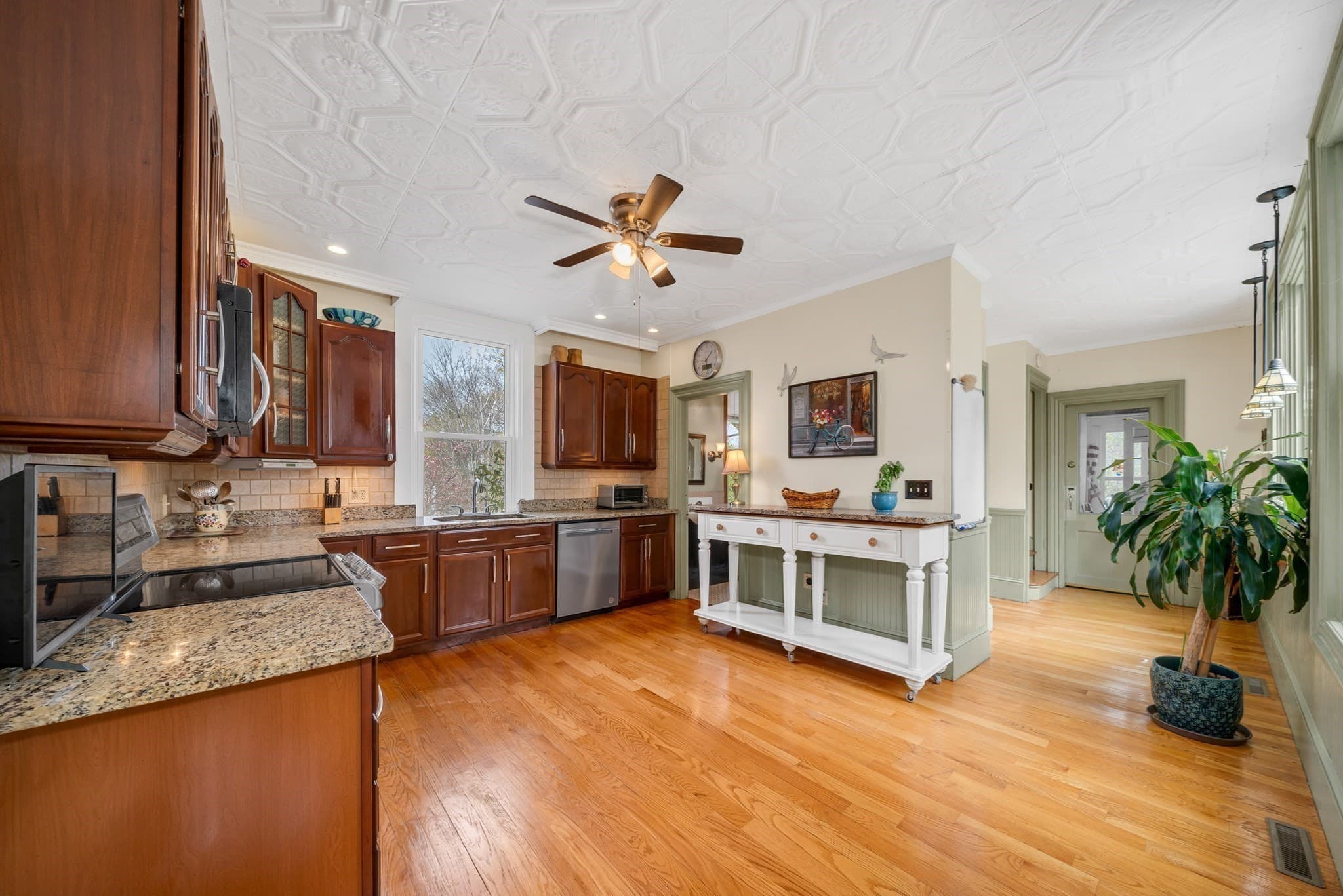 Single Family Residence at 47 Highland Ave, Haverhill MA 01830, photo 9 of 42