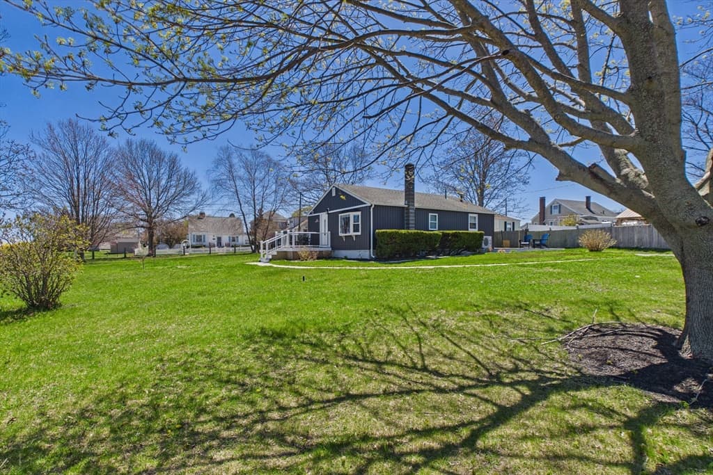 Single Family Residence at 1501 E Rodney French Blvd, New Bedford MA 02744, New Bedford, photo 27 of 32