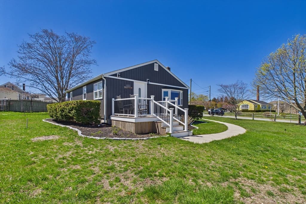 Single Family Residence at 1501 E Rodney French Blvd, New Bedford MA 02744, New Bedford, photo 2 of 32