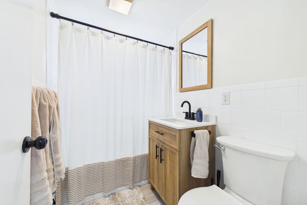 Single Family Residence at 1501 E Rodney French Blvd, New Bedford MA 02744, New Bedford, photo 22 of 32