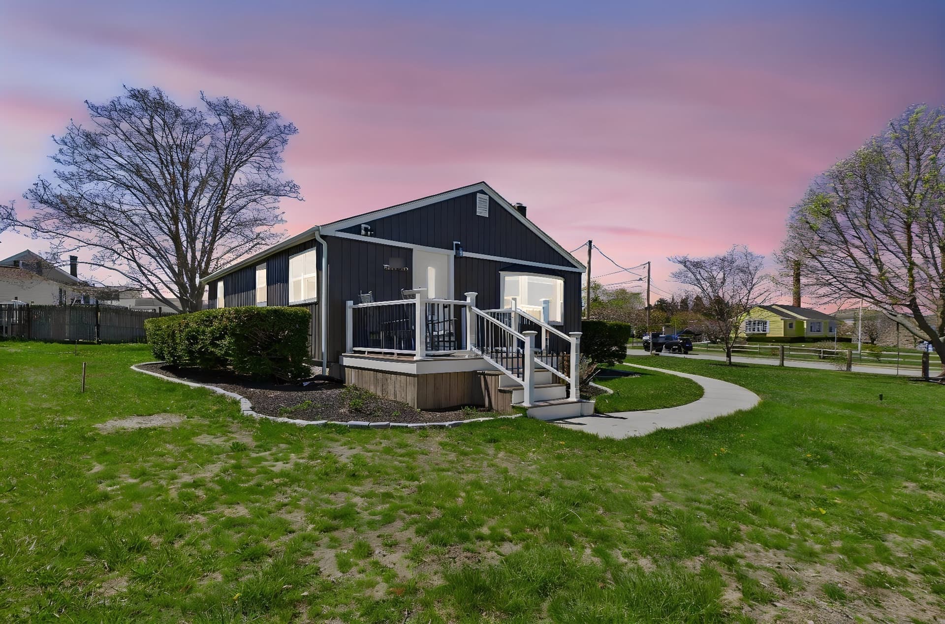 Single Family Residence at 1501 E Rodney French Blvd, New Bedford MA 02744, photo 3 of 32