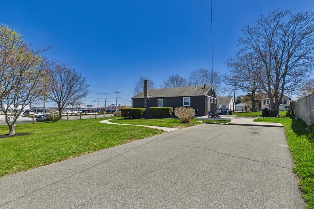 Single Family Residence at 1501 E Rodney French Blvd, New Bedford MA 02744, New Bedford, photo 28 of 32