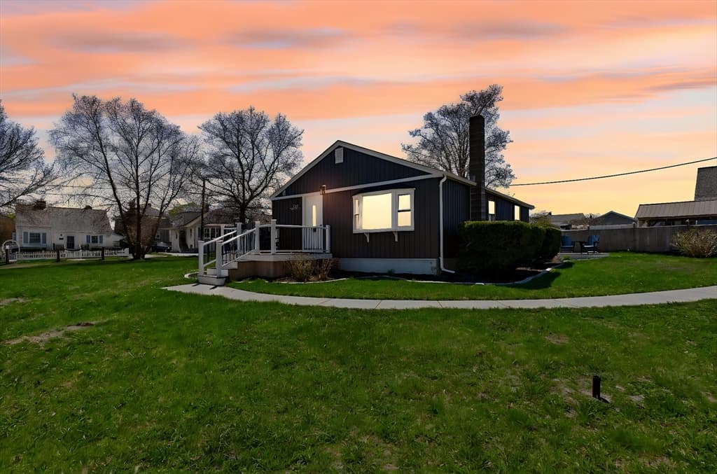 Single Family Residence at 1501 E Rodney French Blvd, New Bedford MA 02744, New Bedford, photo 5 of 32