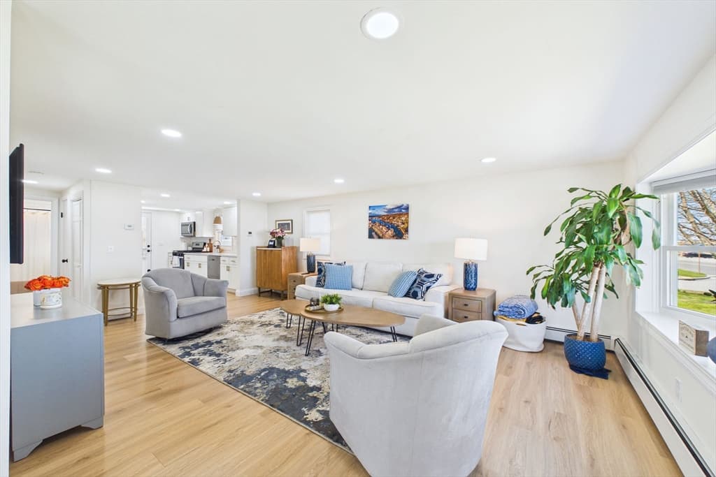 Single Family Residence at 1501 E Rodney French Blvd, New Bedford MA 02744, New Bedford, photo 9 of 32