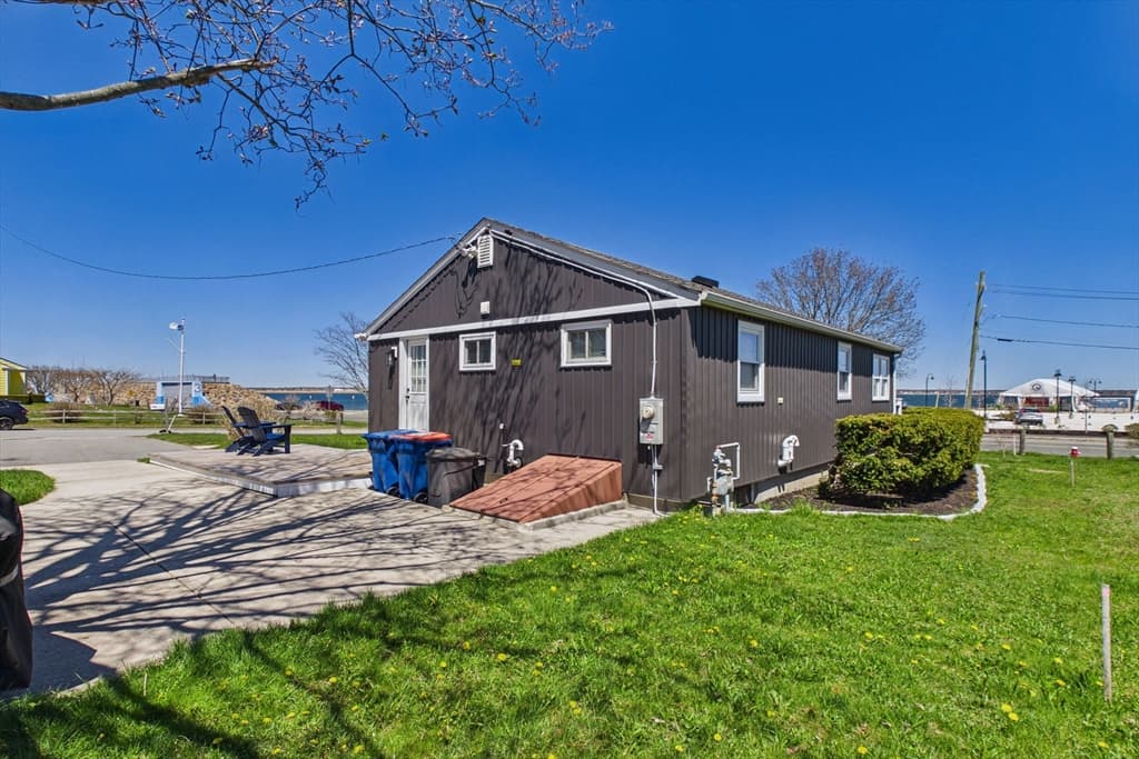 Single Family Residence at 1501 E Rodney French Blvd, New Bedford MA 02744, New Bedford, photo 30 of 32